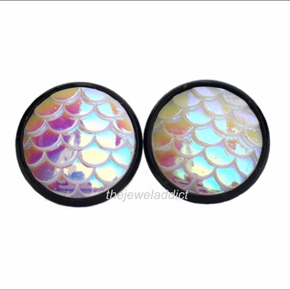 3 for 15🎀 Opal color mermaid scale studs - Picture 5 of 6